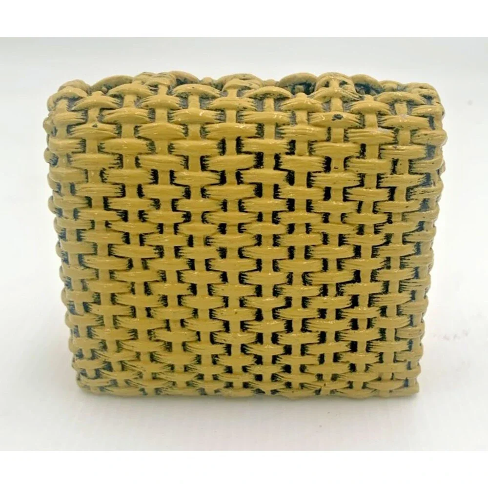 Unbranded use ceramic item